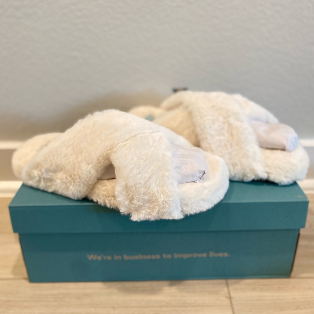 TOMS slippers - New with Tags in Box. Faux Fur - White Size 9